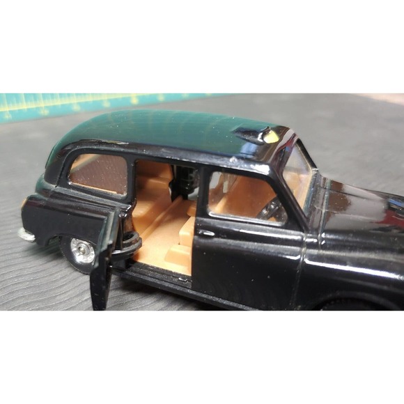 Preowned Corgi Austin London Taxi 1/43 - Picture 5 of 6